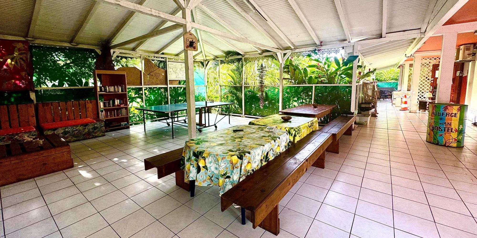 Auberge K-Wan Hostel - Proche Plages Deshaies Ngoại thất bức ảnh